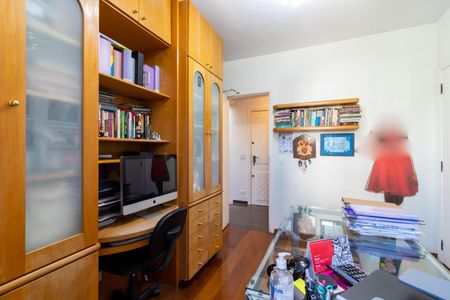 Apartamento à venda com 204m², 4 quartos e 4 vagas Apartamento à venda com 204m², 4 quartos e 4 vagasQuarto 4 / Escritório