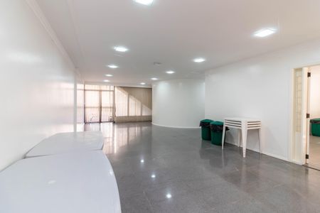 Apartamento à venda com 204m², 4 quartos e 4 vagas Apartamento à venda com 204m², 4 quartos e 4 vagasÁrea comum - Salão de festas