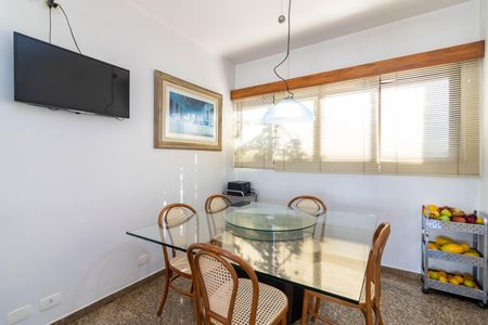 Apartamento à venda com 204m², 4 quartos e 4 vagas Apartamento à venda com 204m², 4 quartos e 4 vagasCopa