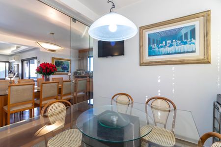 Apartamento à venda com 204m², 4 quartos e 4 vagas Apartamento à venda com 204m², 4 quartos e 4 vagasCopa