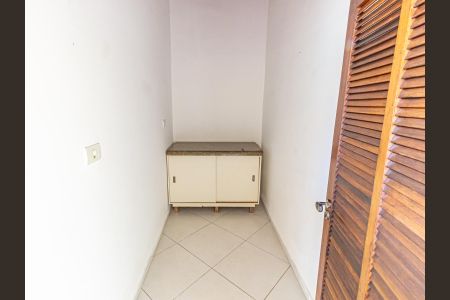 Casa à venda com 95m², 2 quartos e 1 vaga Casa à venda com 95m², 2 quartos e 1 vagaÁrea de Serviço e Quintal - Despensa