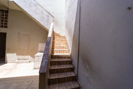 Casa à venda com 318m², 3 quartos e sem vaga Casa à venda com 318m², 3 quartos e sem vagaEscada