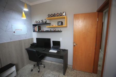Apartamento à venda com 174m², 4 quartos e 2 vagasQuarto 2