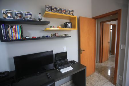 Apartamento à venda com 174m², 4 quartos e 2 vagasQuarto 2