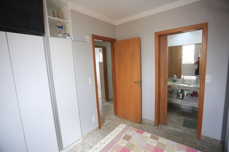 Apartamento à venda com 174m², 4 quartos e 2 vagasSuite