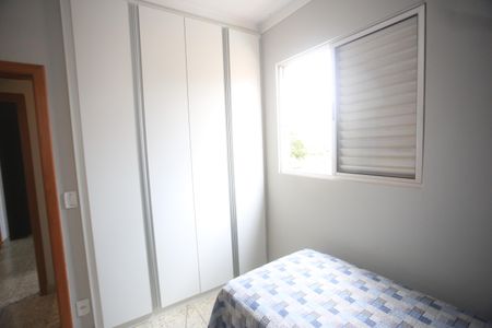 Apartamento à venda com 174m², 4 quartos e 2 vagasQuarto 2