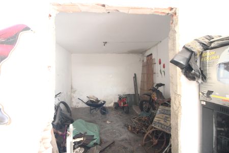 Casa à venda com 120m², 2 quartos e 2 vagasFundos da casa