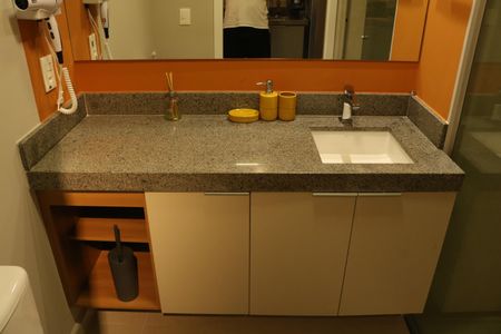 Banheiro de kitnet/studio para alugar com 1 quarto, 25m² em Perdizes, São Paulo