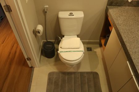 Banheiro de kitnet/studio para alugar com 1 quarto, 25m² em Perdizes, São Paulo