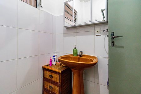 Casa à venda com 100m², 3 quartos e 3 vagasBanheiro social