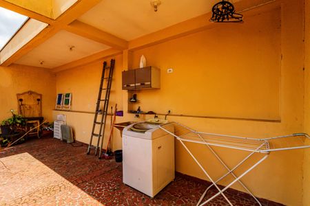 Casa à venda com 100m², 3 quartos e 3 vagasÁrea de serviço