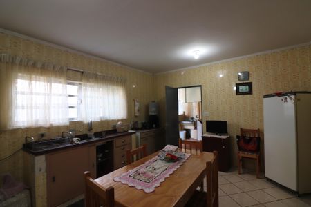 Casa à venda com 110m², 2 quartos e 2 vagasCozinha 