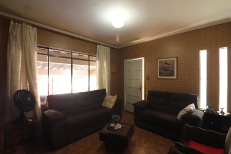 Casa à venda com 110m², 2 quartos e 2 vagasSala 