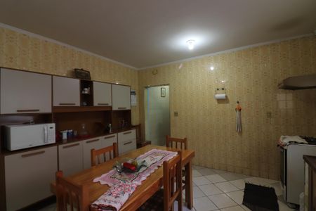 Casa à venda com 110m², 2 quartos e 2 vagasCozinha 