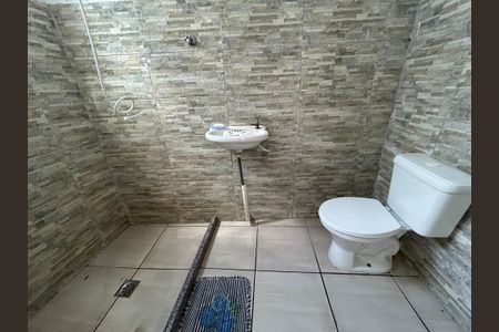 Banheiro de casa para alugar com 1 quarto, 60m² em Turiaçú, Rio de Janeiro