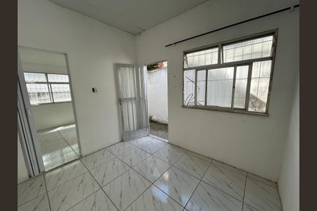 Sala de casa para alugar com 1 quarto, 60m² em Turiaçú, Rio de Janeiro