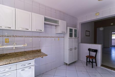 Casa para alugar com 140m², 2 quartos e 2 vagasCozinha