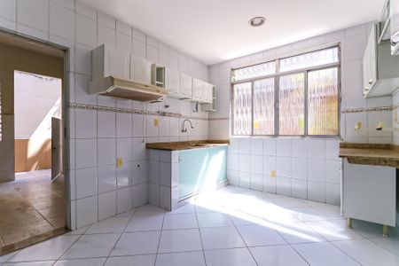 Casa para alugar com 140m², 2 quartos e 2 vagasCozinha