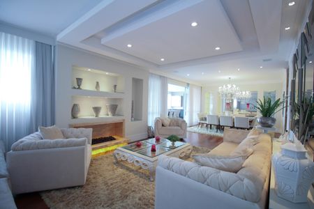 Apartamento para alugar com 300m², 3 quartos e 4 vagas