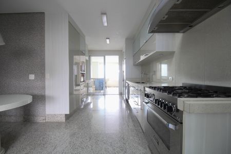 Apartamento para alugar com 300m², 3 quartos e 4 vagas
