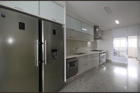 Apartamento para alugar com 300m², 3 quartos e 4 vagas