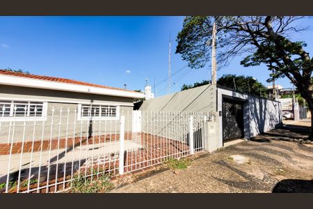 Casa para alugar com 100m², 2 quartos e 4 vagasFachada