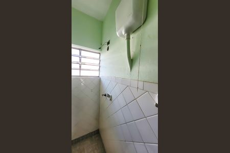 Casa para alugar com 100m², 2 quartos e 4 vagasBanheiro de serviço