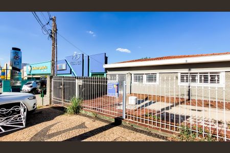 Casa para alugar com 100m², 2 quartos e 4 vagasFachada