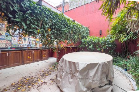 Casa à venda com 236m², 2 quartos e 2 vagasQuintal