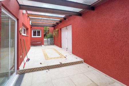 Casa à venda com 236m², 2 quartos e 2 vagasQuintal