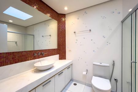 Casa à venda com 236m², 2 quartos e 2 vagasBanheiro