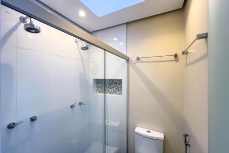 Casa à venda com 236m², 2 quartos e 2 vagasBanheiro do quarto 1