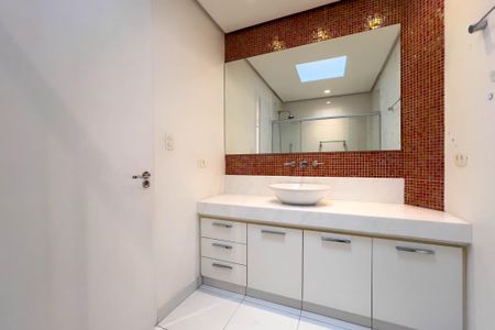 Casa à venda com 236m², 2 quartos e 2 vagasBanheiro