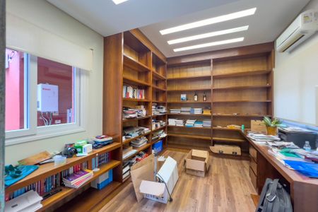 Casa à venda com 236m², 2 quartos e 2 vagasEscritório