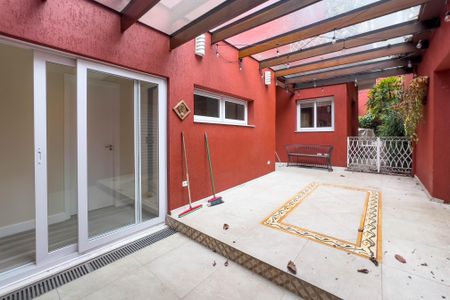 Casa à venda com 236m², 2 quartos e 2 vagasQuintal