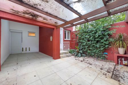 Casa à venda com 236m², 2 quartos e 2 vagasEntrada e garagem