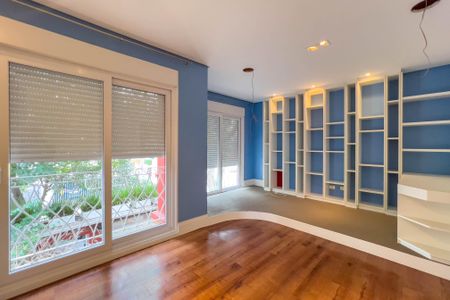 Casa à venda com 236m², 2 quartos e 2 vagasSala de TV