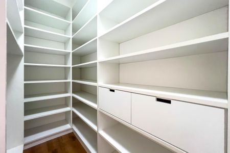 Casa à venda com 236m², 2 quartos e 2 vagasCloset