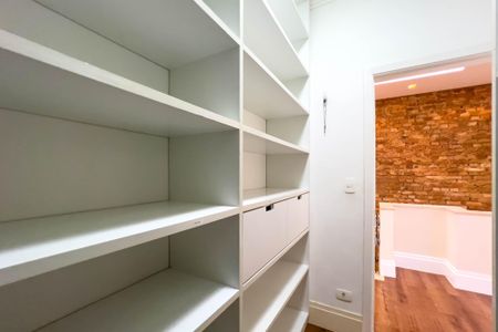 Casa à venda com 236m², 2 quartos e 2 vagasCloset