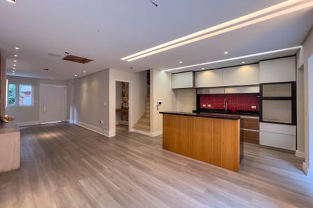 Casa à venda com 236m², 2 quartos e 2 vagasSala e cozinha