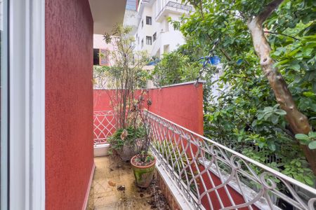 Casa à venda com 236m², 2 quartos e 2 vagasVaranda 