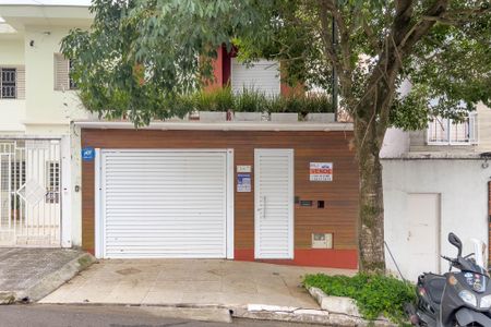 Casa à venda com 236m², 2 quartos e 2 vagasFachada