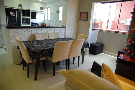 Apartamento à venda com 62m², 2 quartos e 1 vagaSala