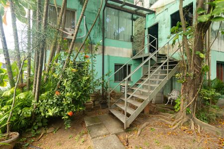 Casa de condomínio para alugar com 170m², 3 quartos e 1 vaga Casa de condomínio para alugar com 170m², 3 quartos e 1 vagaFachada