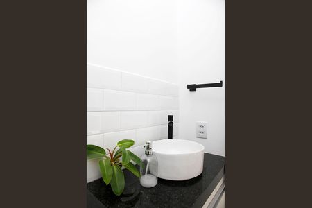 Banheiro de kitnet/studio para alugar com 1 quarto, 32m² em Centro Histórico, Porto Alegre