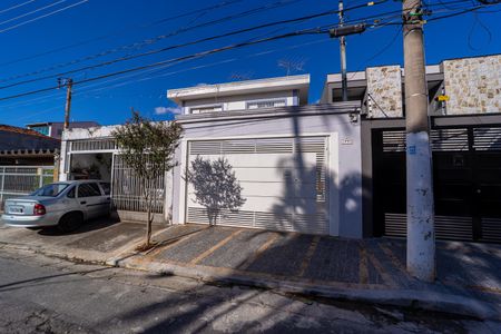 Casa à venda com 125m², 2 quartos e 2 vagas Casa à venda com 125m², 2 quartos e 2 vagasFachada