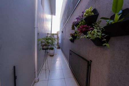 Casa à venda com 125m², 2 quartos e 2 vagas Casa à venda com 125m², 2 quartos e 2 vagasCorredor Lateral