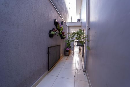 Casa à venda com 125m², 2 quartos e 2 vagas Casa à venda com 125m², 2 quartos e 2 vagasCorredor Lateral