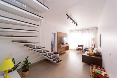 Casa à venda com 125m², 2 quartos e 2 vagas Casa à venda com 125m², 2 quartos e 2 vagasSala