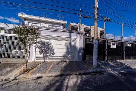 Casa à venda com 125m², 2 quartos e 2 vagas Casa à venda com 125m², 2 quartos e 2 vagasFachada